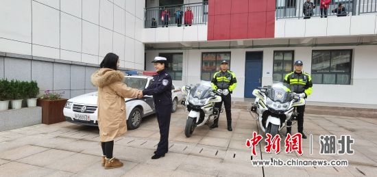 鄂州公安铁骑队:发挥尖刀利刃作用保城市平安
